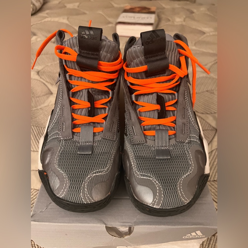 Brand New basketball Adidas Tennis Shoes. Size 7. Very Comfortable.